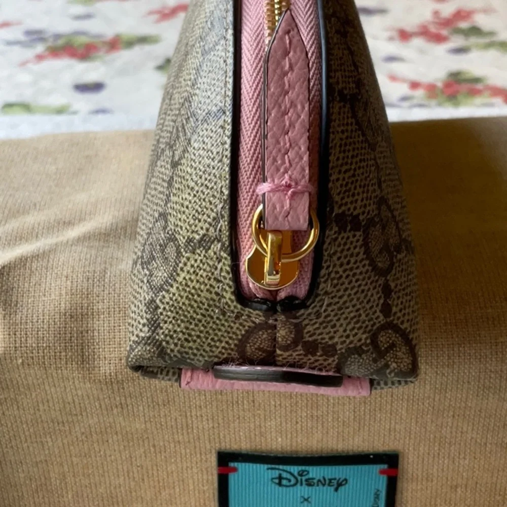 🎀🛍🎀  GUCCI X DISNEY DAISY DUCK PENCIL CASE 🎀🛍🎀 NWT 🎀🛍🎀